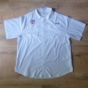 Columbia Men’s PFG Tamiami™ II Short Sleeve Shirt - MN Twins TC logo